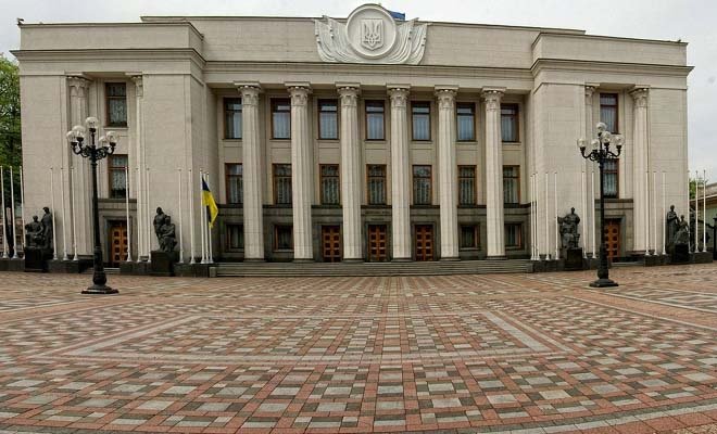 Незатейлевые новости: Голосование по Юле, избавление от очередных предателей и терзание "Рошена"