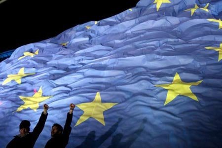 ЕС и США рассматривают список украинских чиновников, счета и визы которых необходимо блокировать. ВЕСЬ СПИСОК