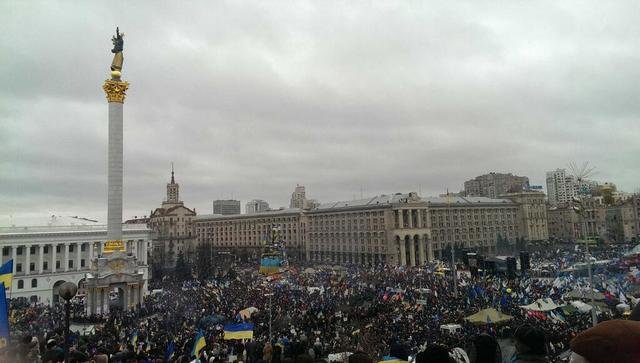 На Евромайдан вышли более миллиона людей: Заполнен весь Майдан, Крещатик и холмы (ФОТОрепортаж. Панорама)