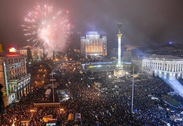 Больше 500 тысяч человек встретили Новый год на Майдане Незалежности (Фото. Видео)