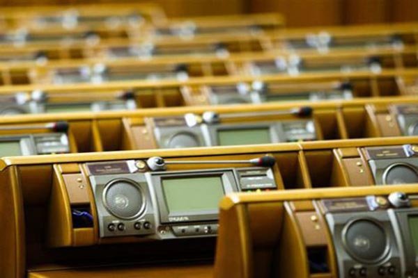 Что ждать от нового парламентского судна - спасательных маневров или кораблекрушения