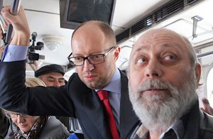 Украина взяла курс на бедность. Яценюку пора в отставку