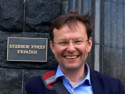 Коррупционная система Украины в лице Яценюка отторгает специалистов-волонтеров, таких как Саша Боровик (Фото)