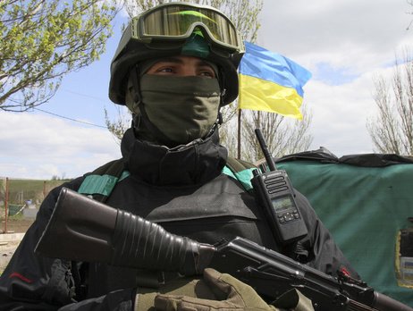 На войне, как в тылу, полно скотов, пьяни, воров и разводил, а к Порошенко как к верховному главнокомандующему мы относимся плохо