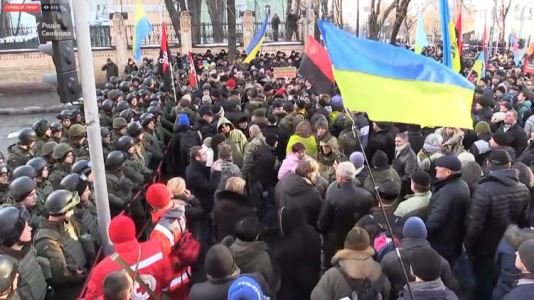 Что такое блокада? Это когда минус всё! Адекватные люди в Донецке готовы, что его вообще снесут. Под ноль! А так... цирк на дроте