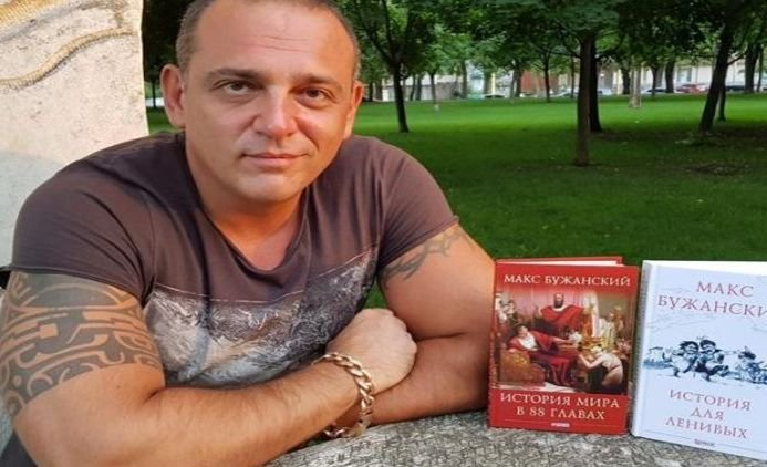 Блогер, который стал нардепом от "Слуги народа", рассказал о планах по борьбе с Вятровичем и "неизвестными людьми в масках"