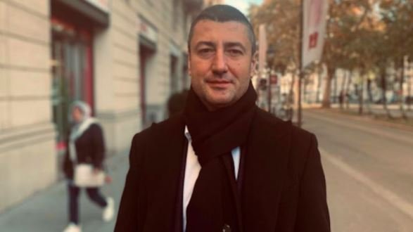 Почему те кто обокрал Украину беспрепятственно покидают её пределы? И кто скупит миллионы гектаров украинских чернозёмов...