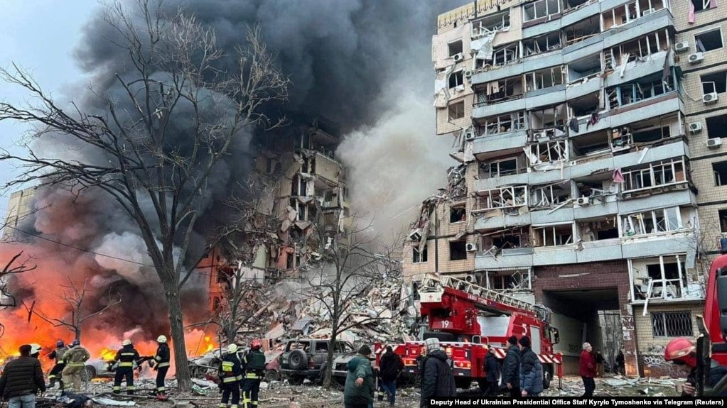 В Днепре ракета попала в многоэтажку, погибли 12 человек, 26 пропали без вести… (Фото. Видео)