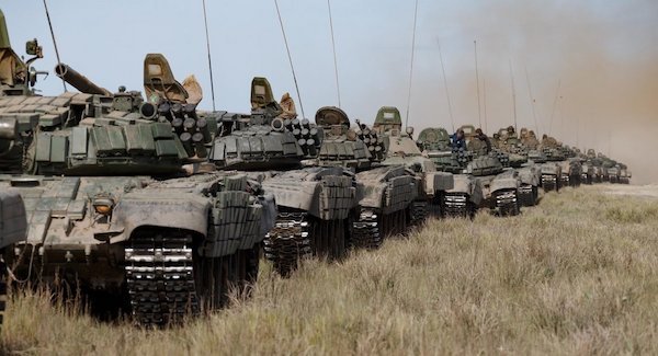 рф сконцентрувала для наступу тисячі танків і бронемашин, сотні винищувачів – Foreign Policy