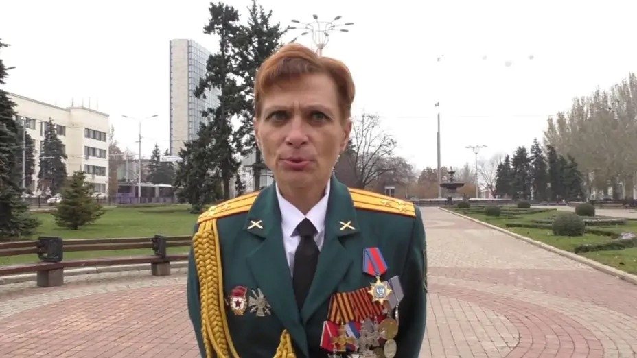 На болотах свої пріоритети... Там витратять більше мільярда на встановлення пам’ятника алкоголічній "героїні" війни з Україною