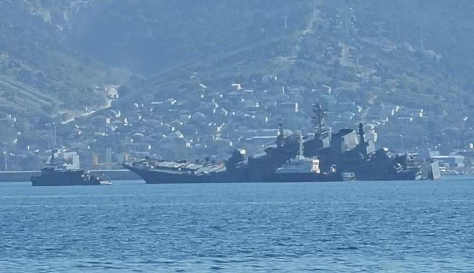 Атака морських дронів: у Новоросійську тоне великий десантний корабель рф (Фото. Відео)