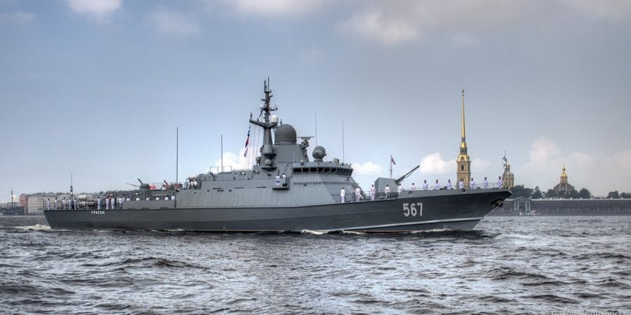 Інтрига: “Аскольд” чи “Амур”? Як українська крилата ракета уразила військовий корабель рф в Керчі (Фото)