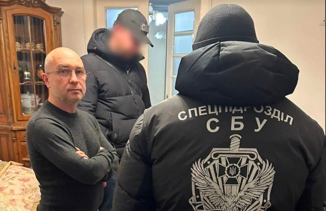 Крадії у владі. А хто там Рєзнікова оплесками проводжав?..