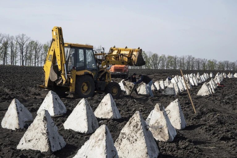 Відступати небезпечно: військові заявляють про майже повну відсутність тилових ліній оборони (Фото)