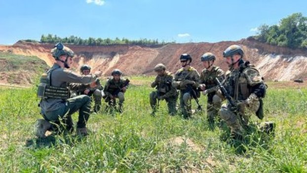 Будні війни: як це відбувається... «Хартія» штурмує позиції рашистів на Харківщині... (Відео)