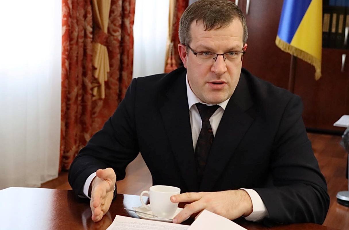 50 прокурорів Хмельниччини на чолі з обласним прокурором оформили інвалідність. Напевно, і в інших областях не без ущербних...
