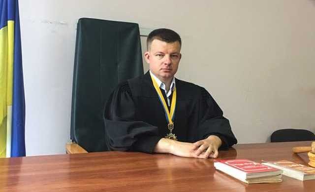 Про аморальних жебраків... Суддя живе в елітному котеджі у Києві за 18,5 млн., який записаний на тещу (Фото. Відео)