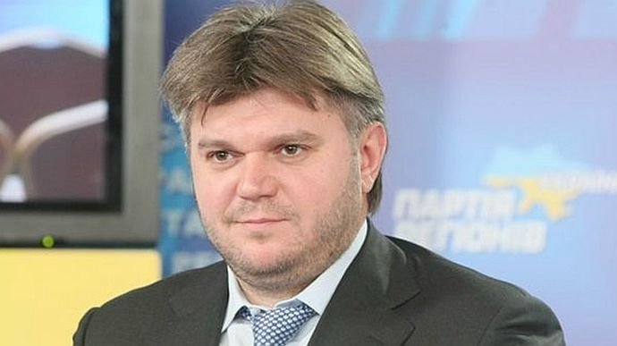 Суд повернув (!) ексміністру часів Януковича 11 квартир, землі, 270 ювелірних виробів. Справу Межигірʼя закрили