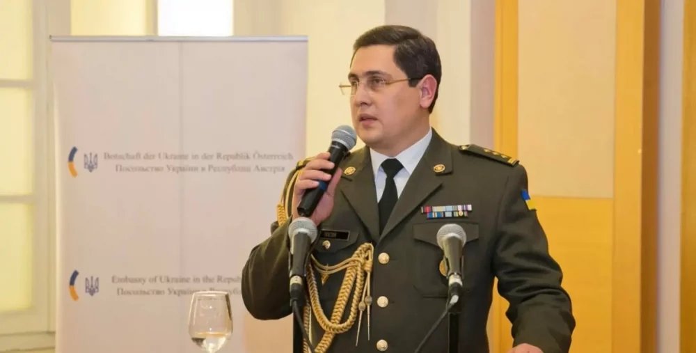 В Україні і військові династії не виняток, теж багатіють. Тато генерал, син - аташе...
