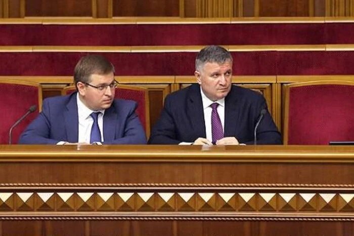 Щоб чорти не повертались у владу: ексдержсекретаря МВС підозрюють у заволодінні мільйонами та хабарі
