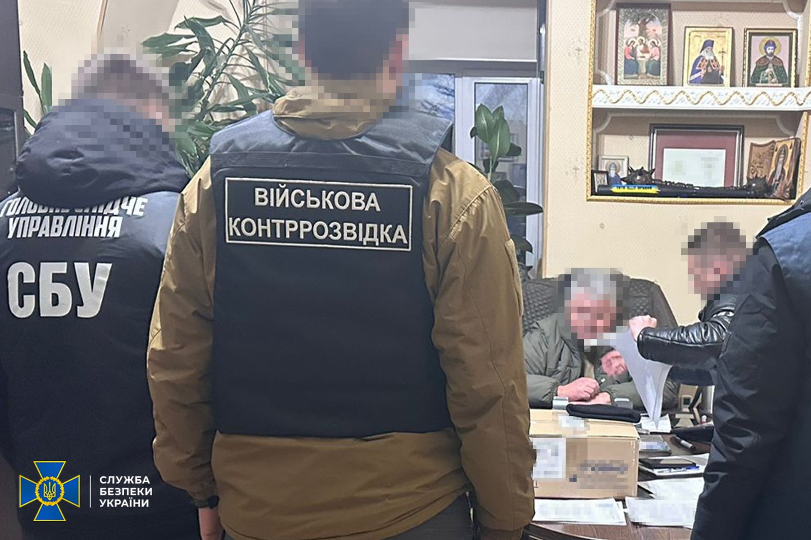 СБУ викриває та затримує: головного психіатра ЗСУ, дільців за неякісну війскову форму та інших посадовців-крадіїв (Фото)