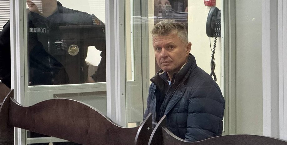 Як топ-корупціонери глазують з українців...